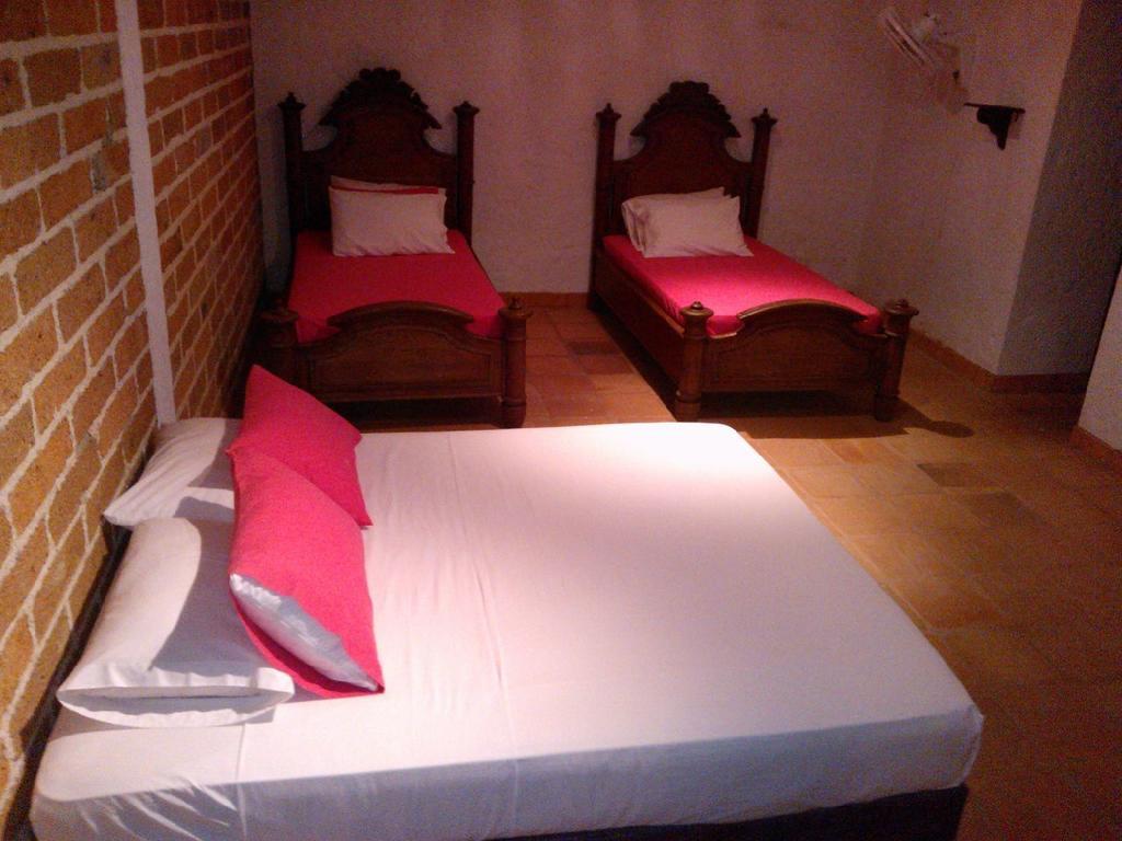 Hotel Santa Barbara Colonial - Santa Fe De Antioquia Room photo